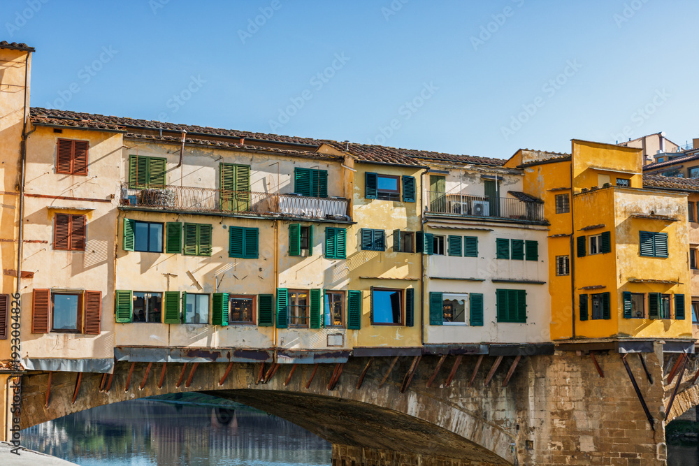 Obraz premium Famous historic Ponte Vecchio bridge and old buildings along the Arno river in Florence Italy