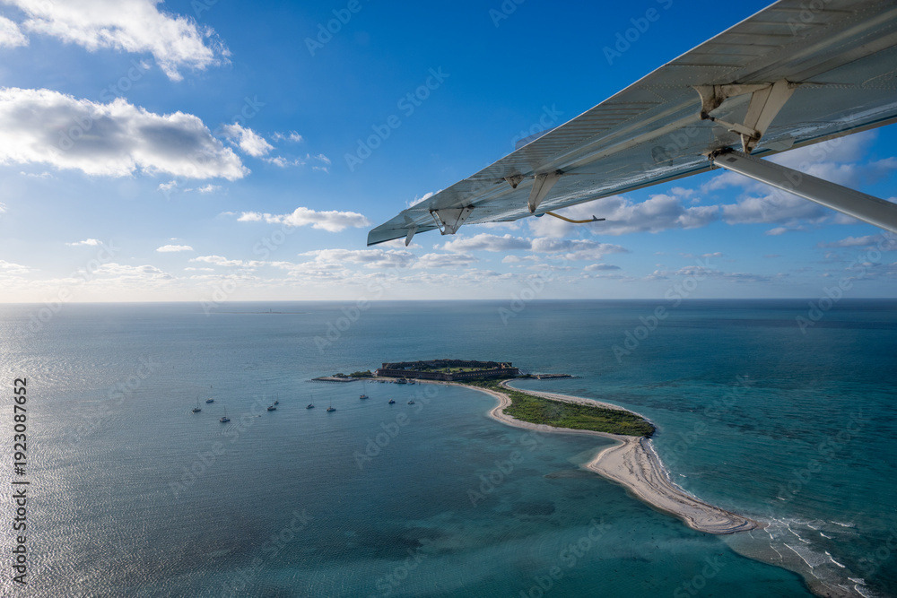 Naklejka premium Seaplane view of Fort Jefferson at Dry Tortugas National Park