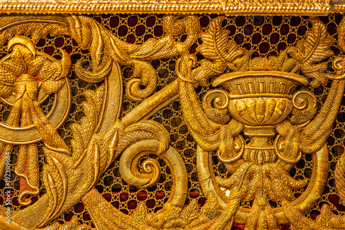 Cuadro en lienzo Seville Holy Week: Esperanza Macarena's Gold Embroidered Palio Skirt
