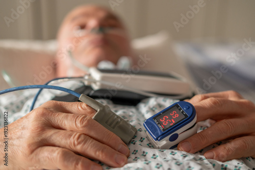 Tableau sur toile Senior male patient in hospital, nasal cannula, medical tubing, respiratory supp