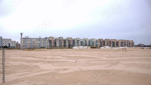 Canvastavla Empty sandy beach with distant apartment blocks under cloudy sky Calais France