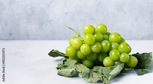Bild auf Leinwand bunch of grapes, shine muscat