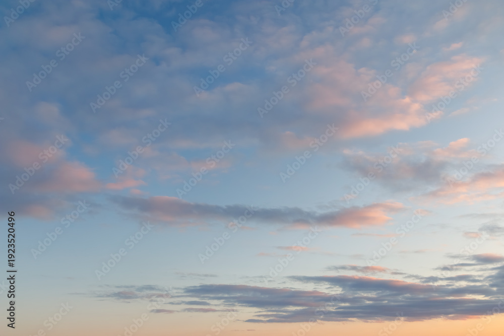 Obraz premium Pastel sunset sky with soft clouds