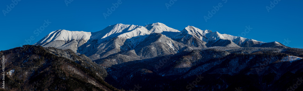 Fototapeta premium 白銀の御嶽山 岐阜県 下呂市 小坂町 御嶽パノラマラインから