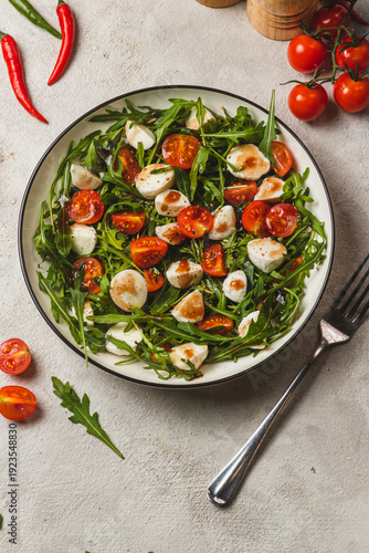 Salad with arugula, cherry tomatoes and mozzarella