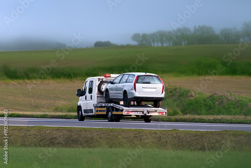 Wallpaper Mural Highway assistance service during vehicle failure Torontodigital.ca