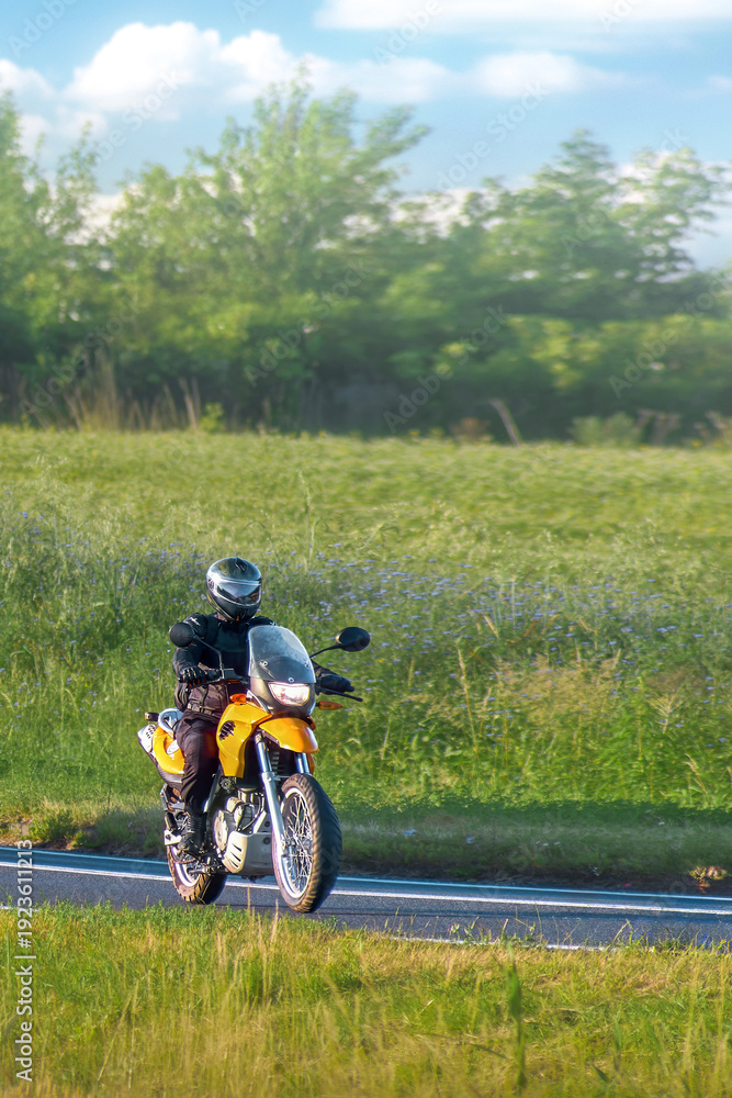 Obraz premium Freedom on the open road with a motor bike
