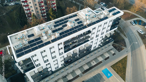 Bild auf Leinwand Modern city building rooftop solar energy system