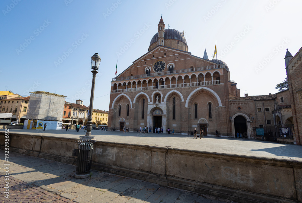 Fototapeta premium PADUA, ITALY, 27, 2024 - The Basilica of Saint Anthony of Padua, an important religious building and pilgrimage site. in Padua, Italy