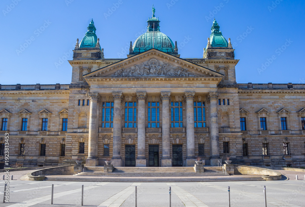 Obraz premium Front facade of the historic courthouse in Leipzig, Germany