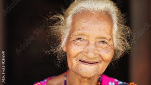 Canvas Print elderly indonesian woman smiling, authentic people portrait on flores island, so