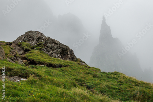 Obraz na płótnie Misty rock formations and grassy slopes at the Old Man of Storr.