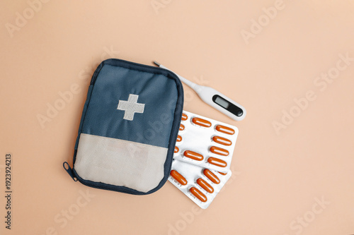 Fotografie Caregiver Arranging Medication Supplies