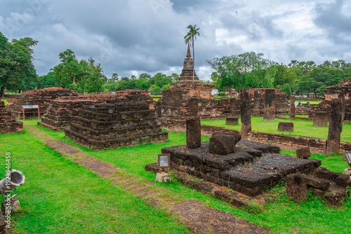 Wallpaper Mural architectural element in the Sukhothai Historical Park in central Thailand Torontodigital.ca