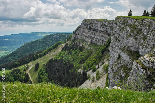 Quadro su tela Title: Dramatic Limestone Cliffs of Mont d'Or in the French Jura