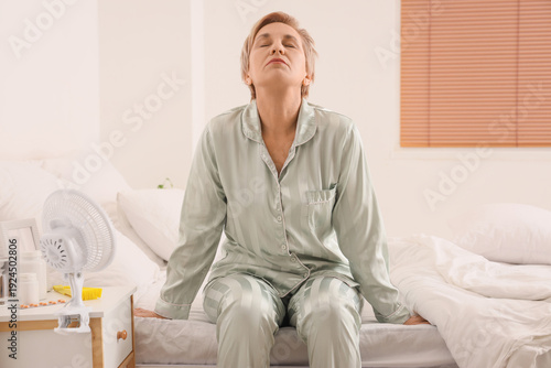 Φωτογραφία Mature woman experiencing menopause in bedroom