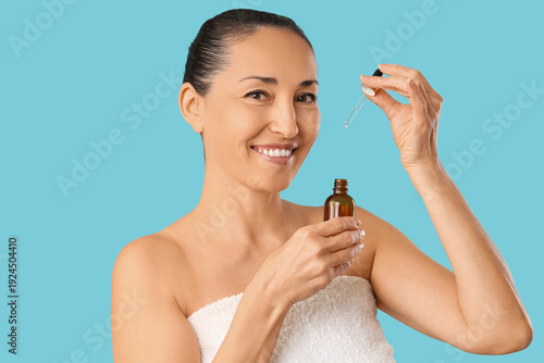 Smiling mature woman applyi...