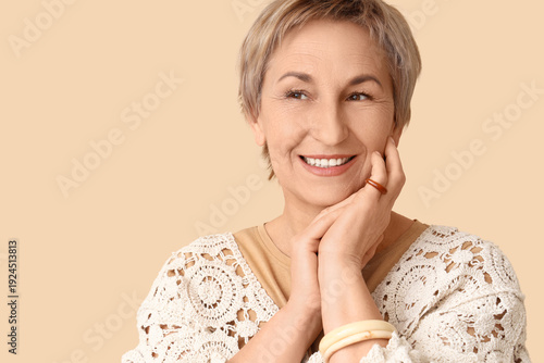Blonde mature woman with sh...