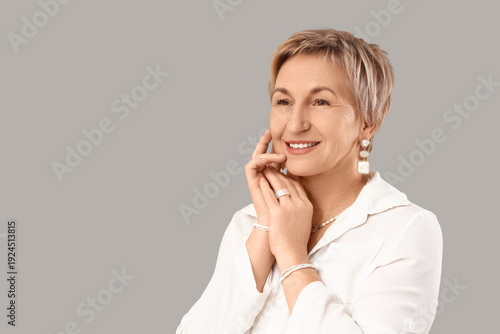 Blonde mature woman with sh...