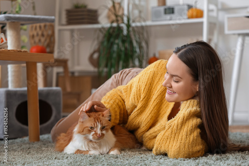 Young woman with cute cat l...