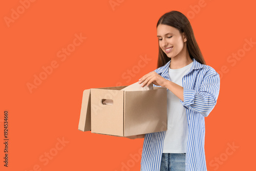 Young woman with cardboard ...