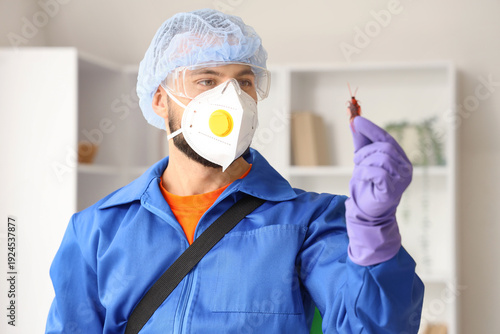 Male pest control specialis...
