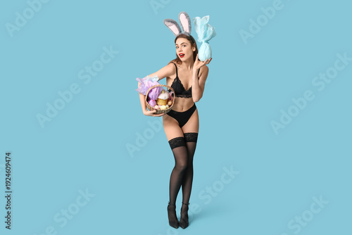 Sexy surprised young woman ...