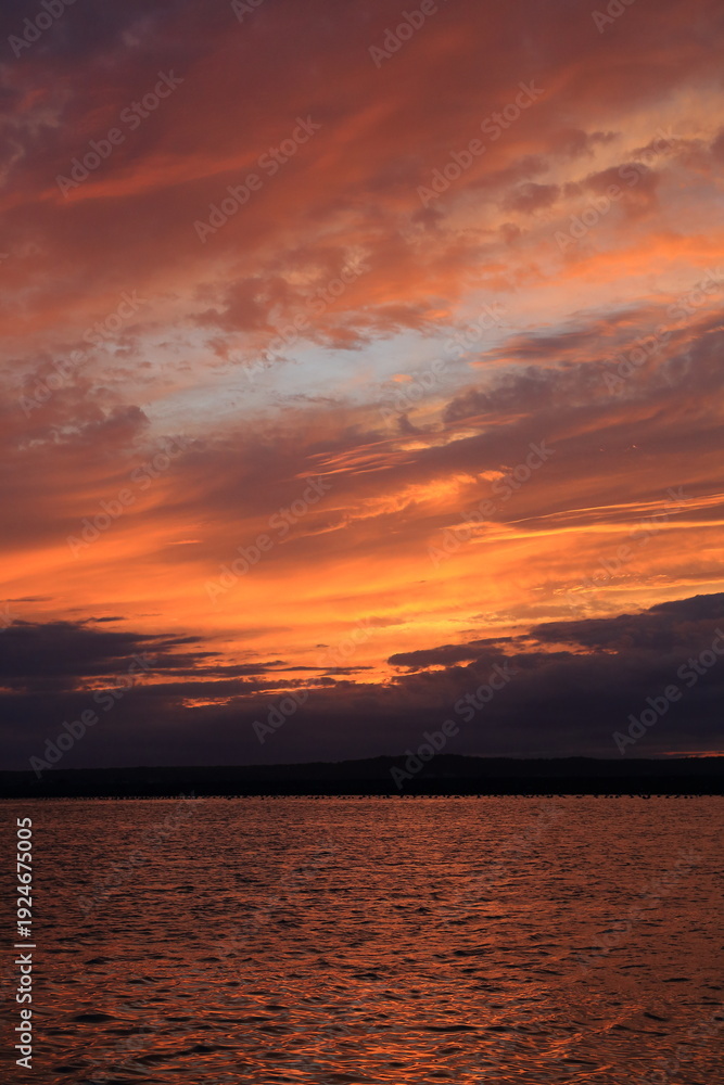 Fototapeta premium 夕焼けに染まる空