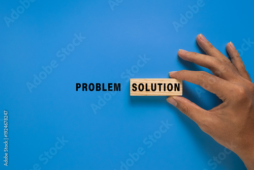 Fotografia male hand put problem and solution words