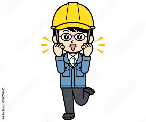 ワクワクしているヘルメットをかぶった現場監督の中年女性