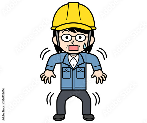 身震いするヘルメットをかぶった現場監督の中年女性