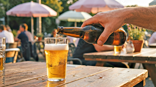 Bilde på lerret Man pouring cold beer into glass at outdoor cafe