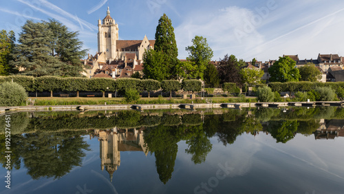 Cuadro en lienzo Dole ou la petite Venise du Jura est une ville classée Ville d'Art et d'Histoire