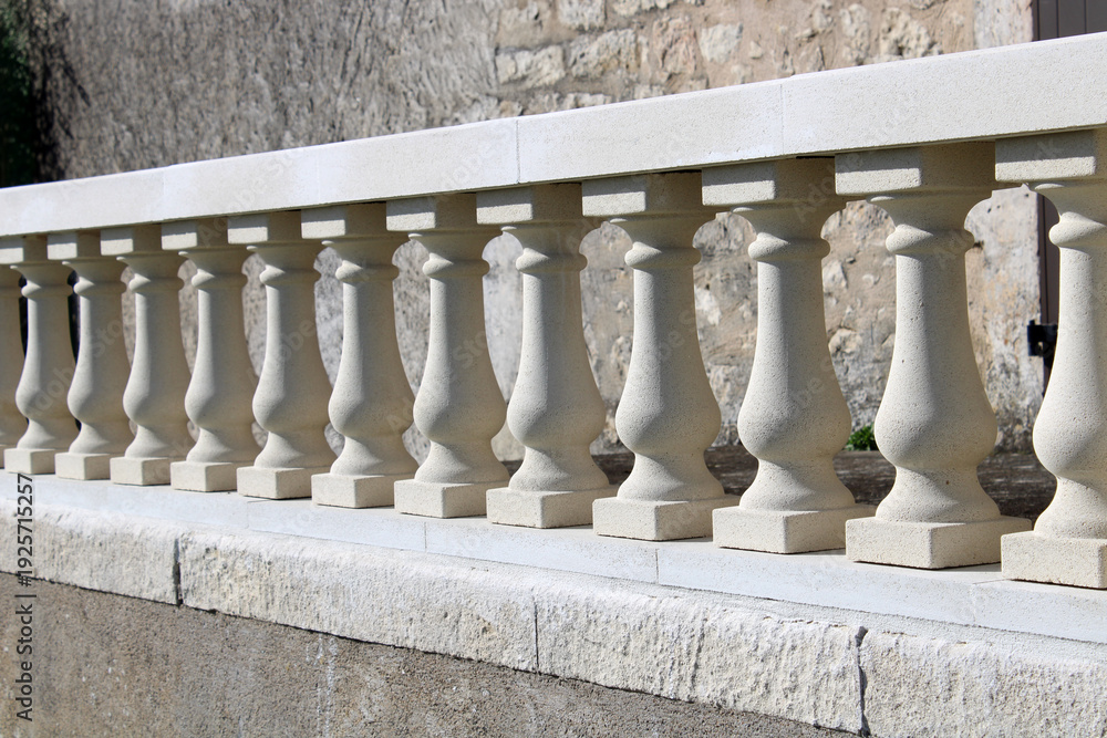 Fototapeta premium Balustrade, balustre en pierre reconstituée blanche