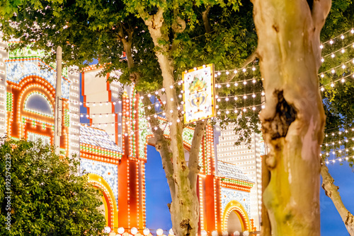 Billede på lærred Brightly illuminated entrance arch and festive lanterns at the Seville Fair at n