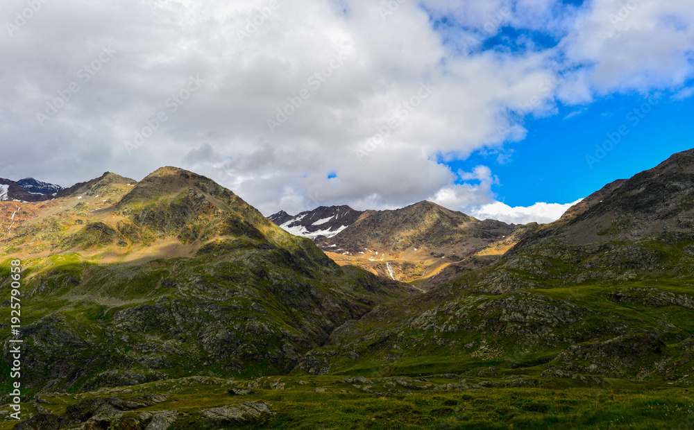 Fototapeta premium Blick vom Gaviapass auf den Dosegu-Gletscher in der italienischen Lombardei