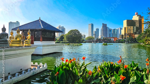 Bild auf Leinwand Cityscape view in Colombo Sri Lanka, with the Lake and many statues