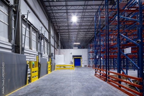 Φωτογραφία cold storage industrial freezer warehouse loading docks, roll up doors, high spe