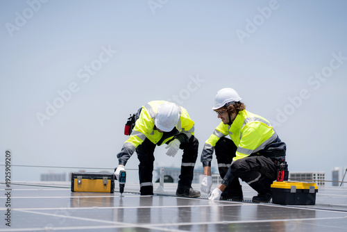 Fotografi Professional solar panel installer engineer team installing photovoltaic system renewable energy power rooftop, electrical technician maintenance sustainable technology, renewable electricity energy