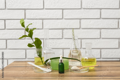 Laboratory glassware with i...