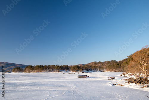 氷結した桧原湖