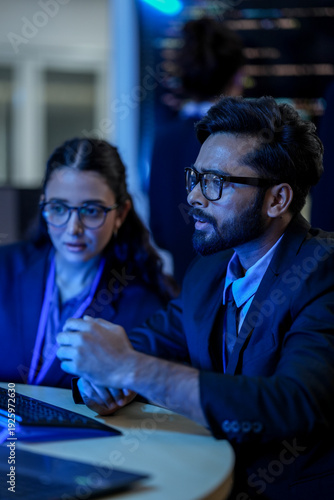 Bild auf Leinwand Fintech quantitative analyst evaluating high-frequency algorithmic trading latency