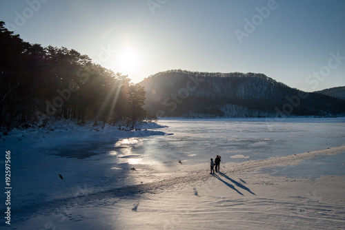 氷結した小野川湖