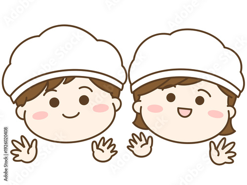 給食着を着た子供2人