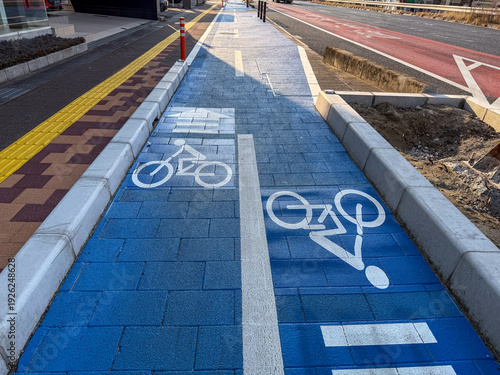 自転車専用レーンがある風景