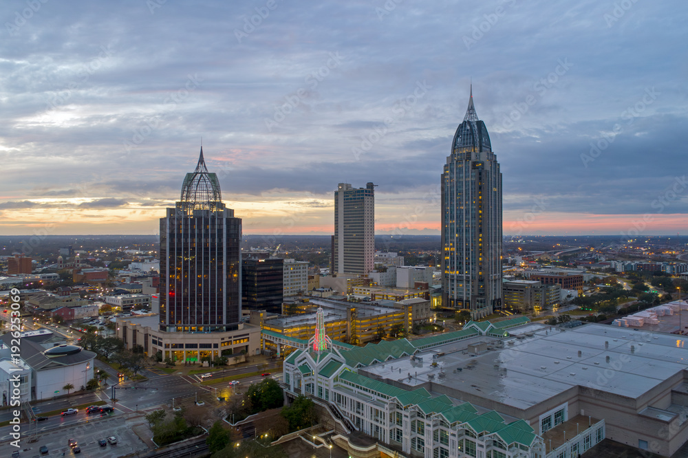 Fototapeta premium Downtown Mobile, Alabama at sunset