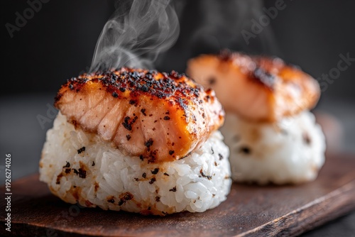 Hot grilled salmon rice balls with steam, Japanese food with a shizzle feeling/湯気が立ち上る熱々の焼き鮭おにぎり シズル感のある和食