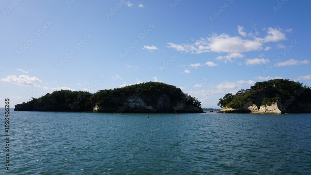 Naklejka premium Matsushima Bay, Sendai – Stunning Pine-Covered Islands in Miyagi, Japan