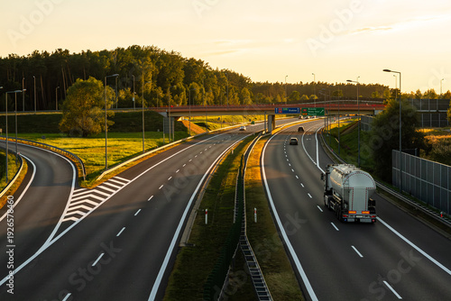 Motorway junction near Brzesko at sunset with a tanker on the road | Cysterna jadąca autostrada koło Brzeska, o zachodzie słońca