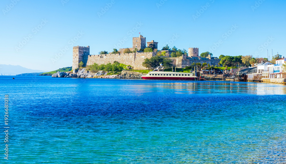 Obraz premium Bodrum castle and city landscape in Turkey